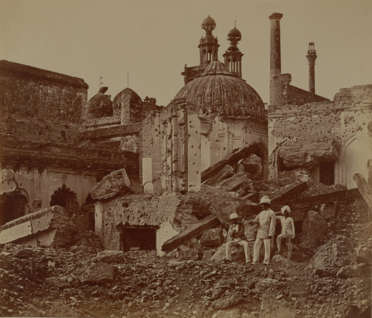 Hint isyanından sonra Fort Lucknow, 1857 by Felice Beato