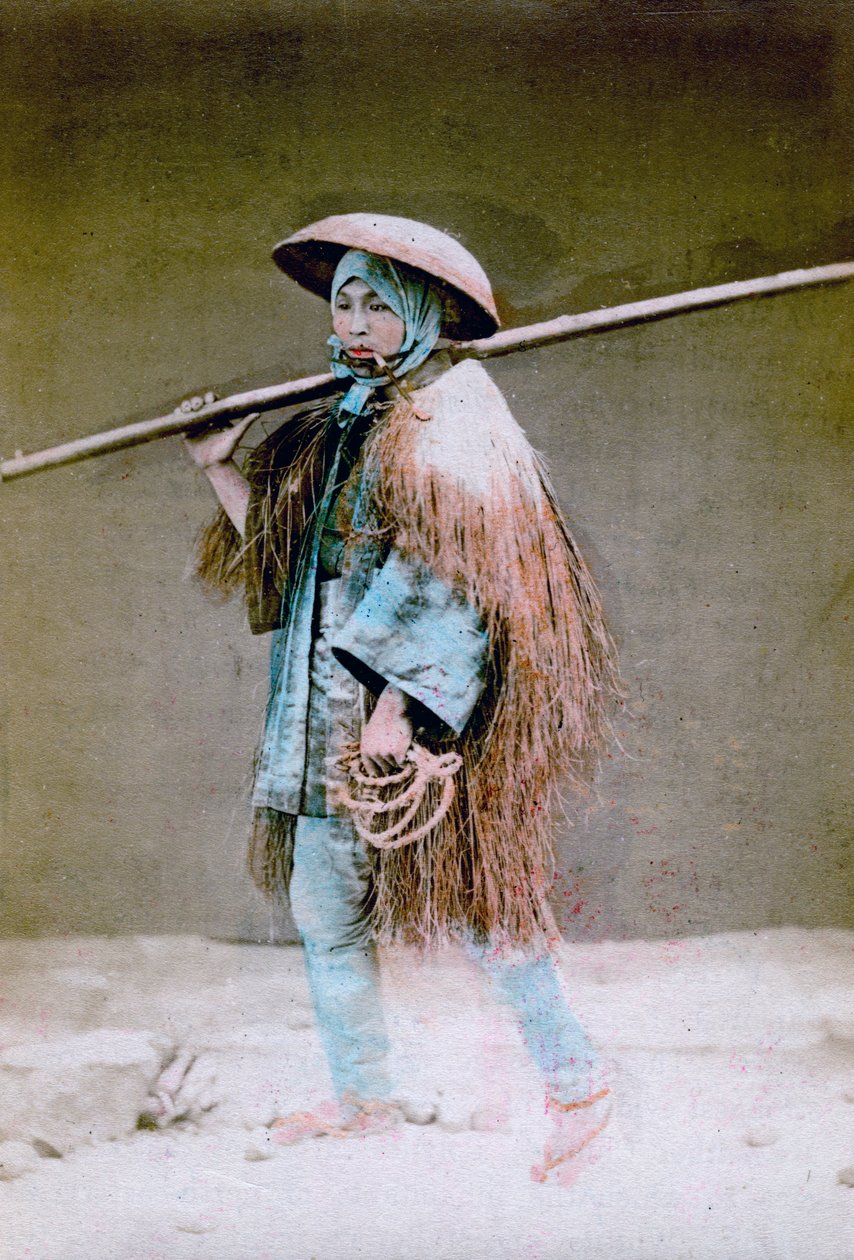 Kışlık elbiseli coolie, Japonya, 1882 by Felice Beato