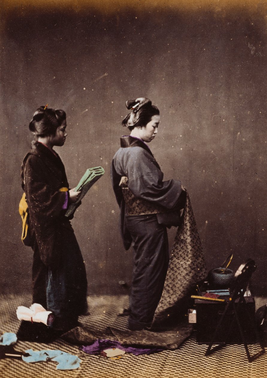Japon Kadın Giydirme, c.1870-1880 by Felice Beato