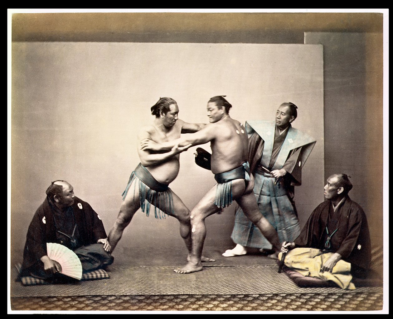 Sumo güreşçileri, 1870-80 dolayları (albüm baskısı) by Felice Beato