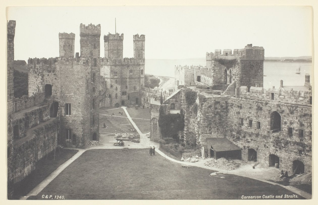 Carnarvon Kalesi ve Düzlükler by Francis Bedford