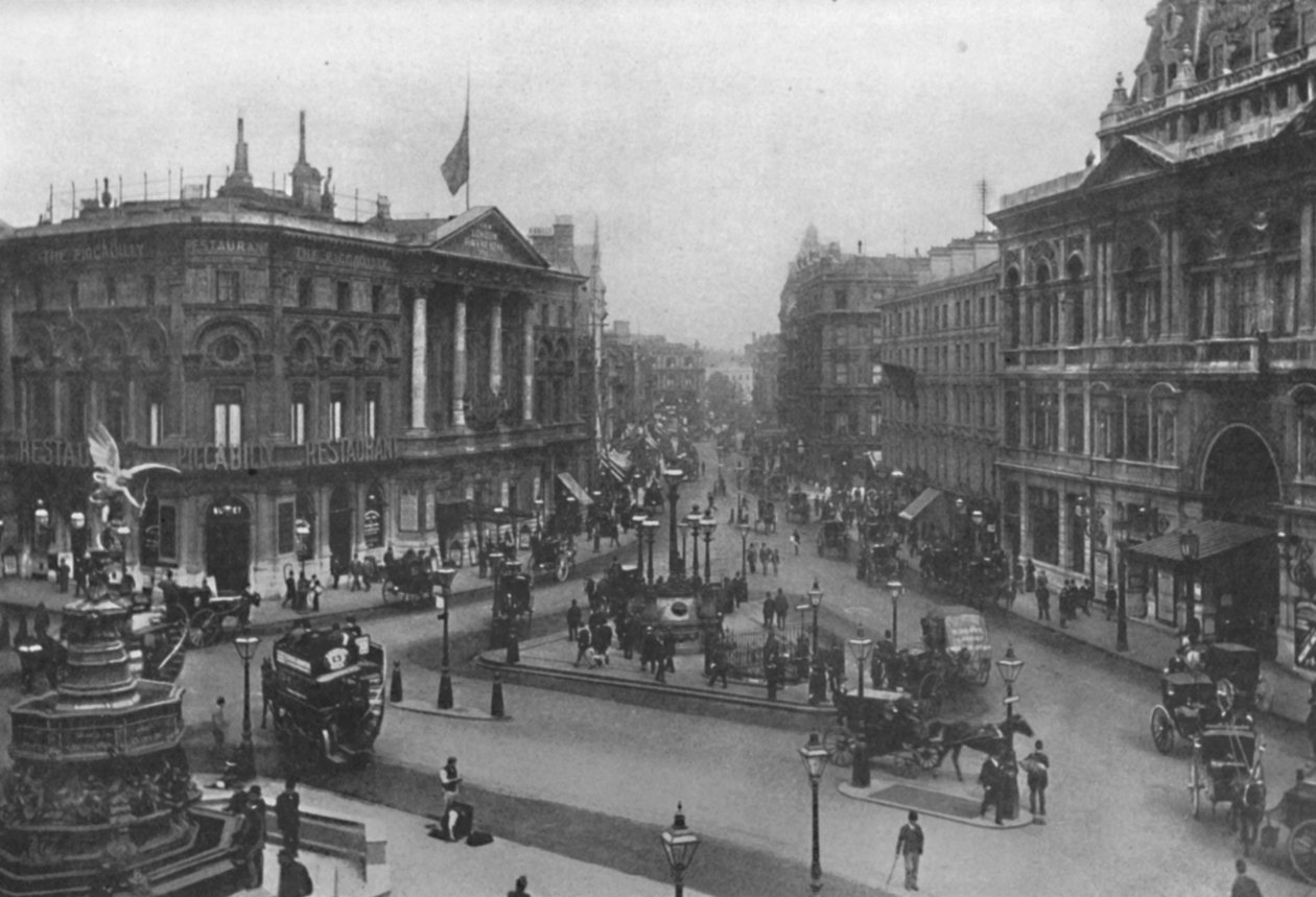 Piccadilly Sirki, 1909. by Frith and Co