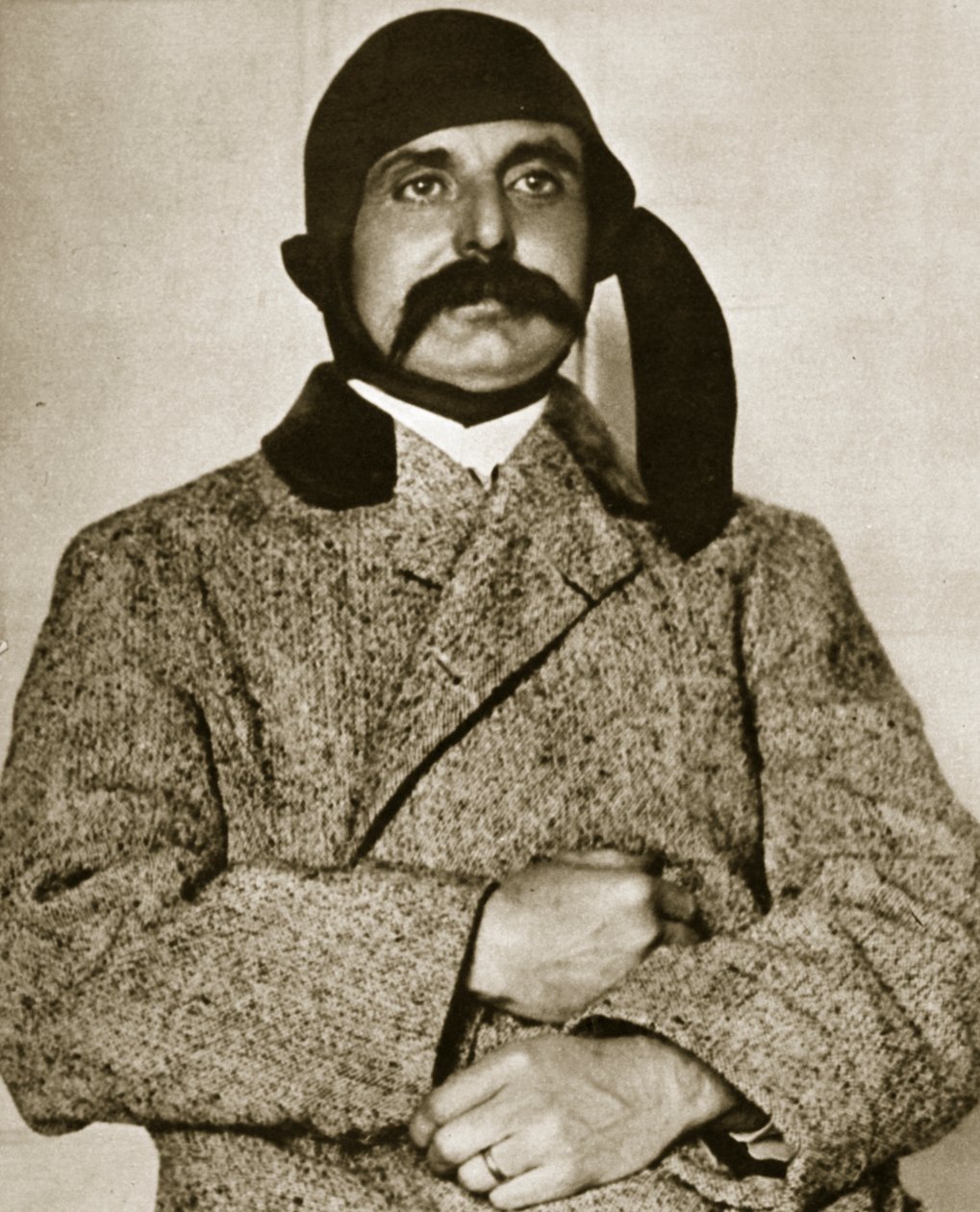 Bleriot: ölümsüz bir uçuşun mutlu kahramanı (fotogravür) by French Photographer