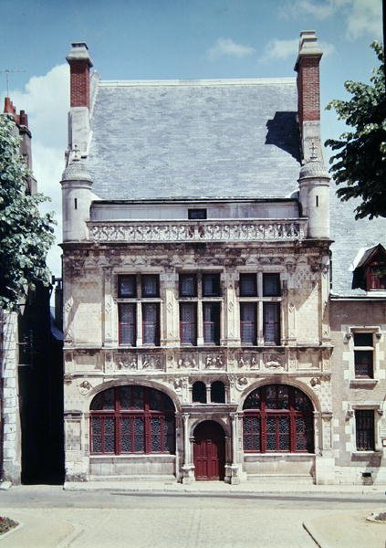 1526-28 yılları arasında inşa edilen Hotel de Ville