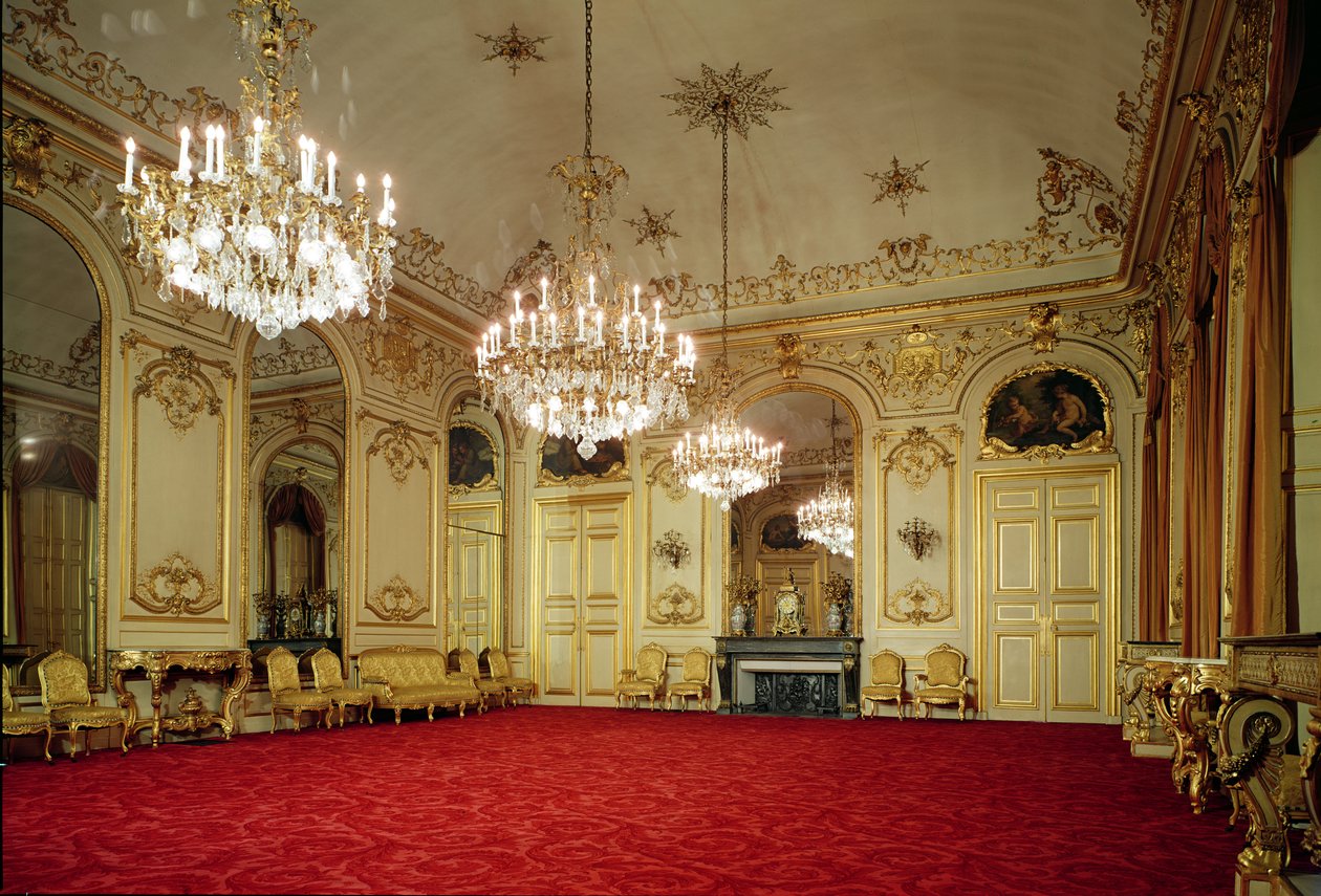 Büyük Salonun İçi by French School