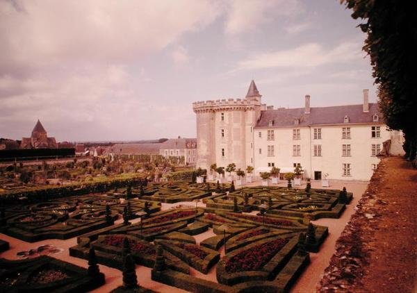Kale ve bahçelerden görünüm by French School