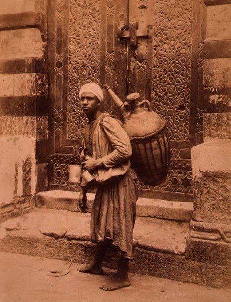 Bir Mısır Su Taşıyıcı (sepya fotoğrafı) by G. Lekegian