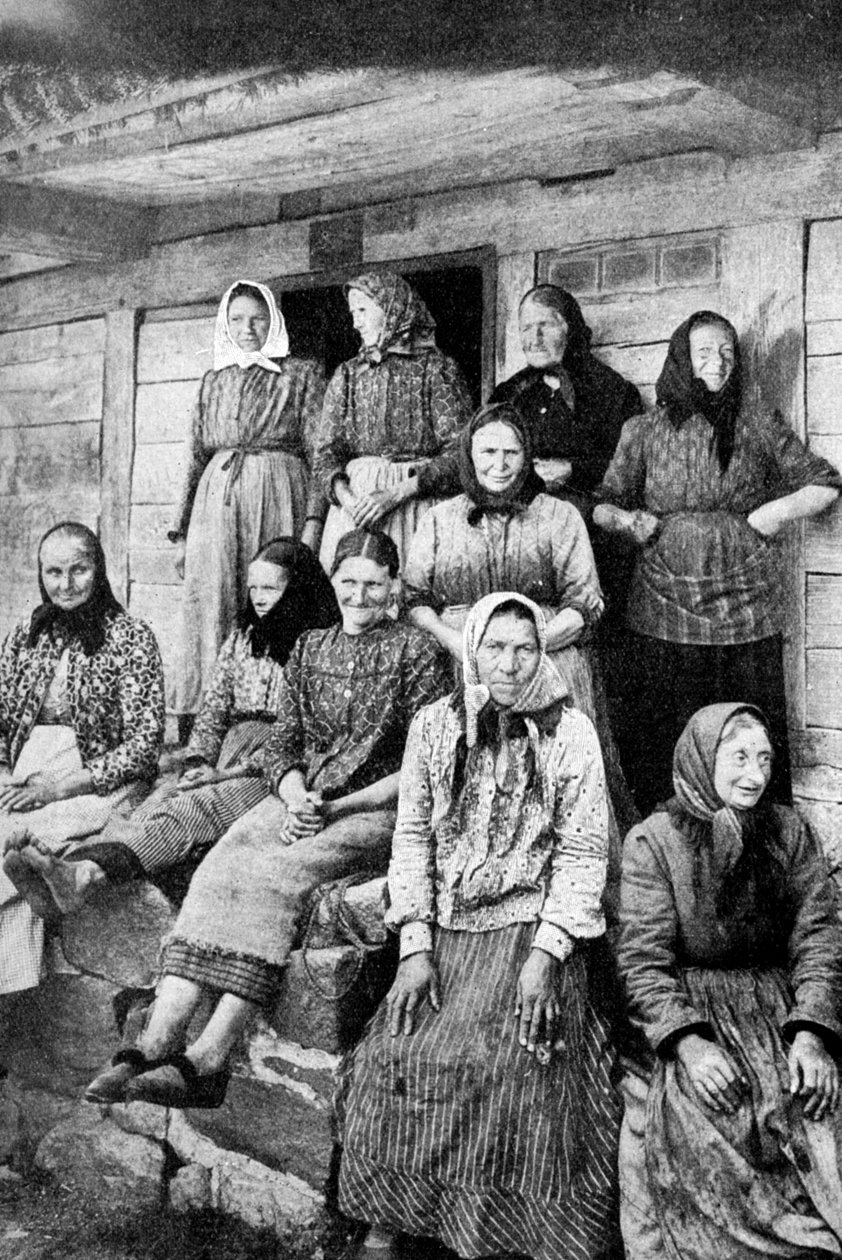 Toprakta çalışan kadınlar, Doğu Prusya, 1922. by Georg Haeckel