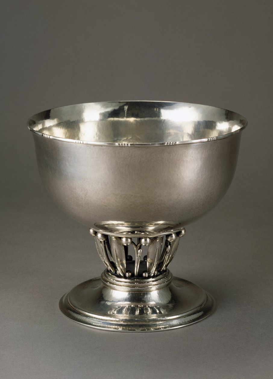 Dövülmüş ve yontulmuş gümüş meyve tabağı by Georg Jensen