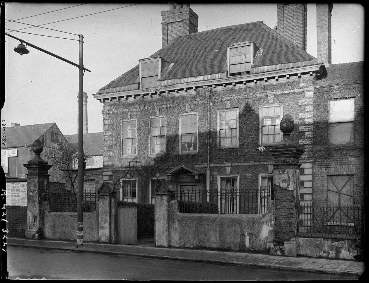 Bilston Caddesi, Wolverhampton, 1942 Baharı. by George Bernard Mason
