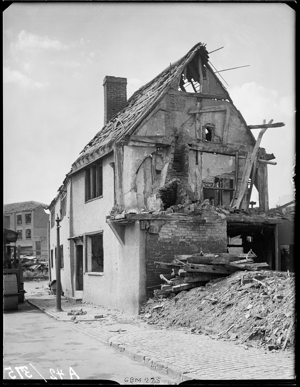 Cook Caddesi, Coventry, 1941. by George Bernard Mason