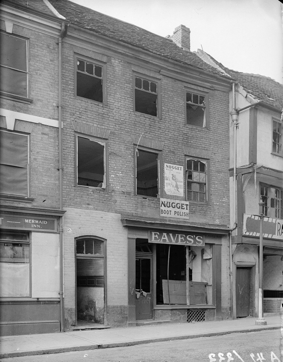 Gosford Caddesi, Coventry, 1941. by George Bernard Mason