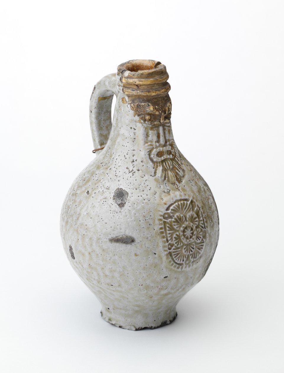 Bellarmine sürahi, c.1660-70 (tuz sırlı taş eşya) by German School