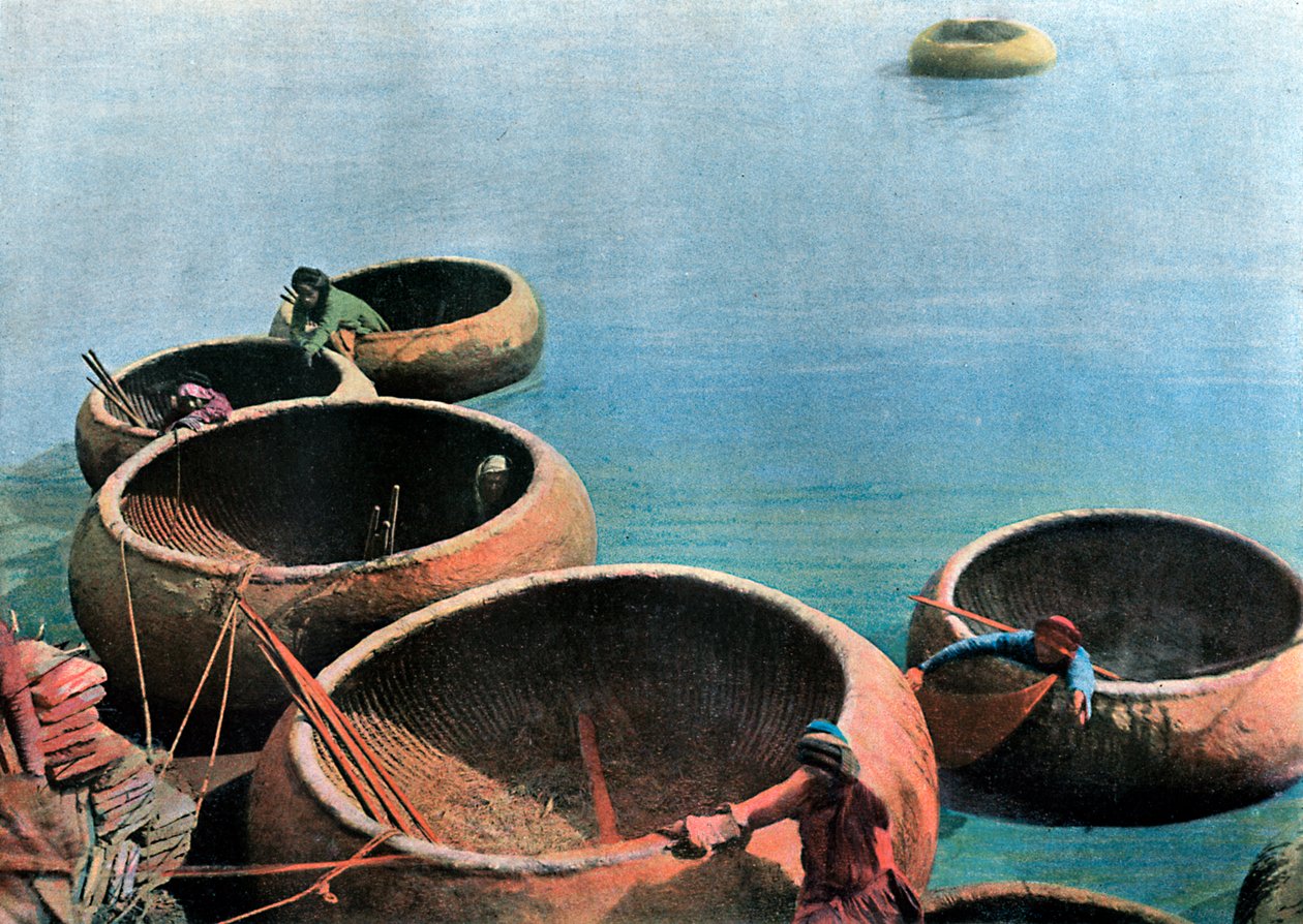 Fırat Nehri üzerindeki kouffehler, c1890 by Gillot