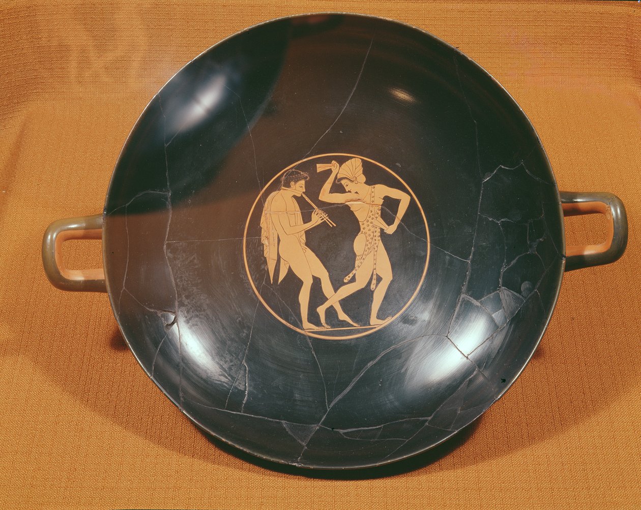 Bir flütçü ve dansçıyı betimleyen Kylix, c.520-10 (seramik) by Greek