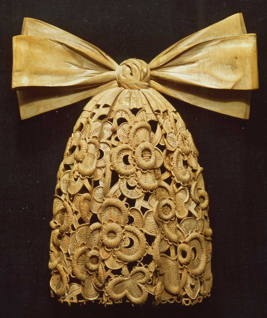 Kravatın oymacılığı (ahşap) by Grinling Gibbons