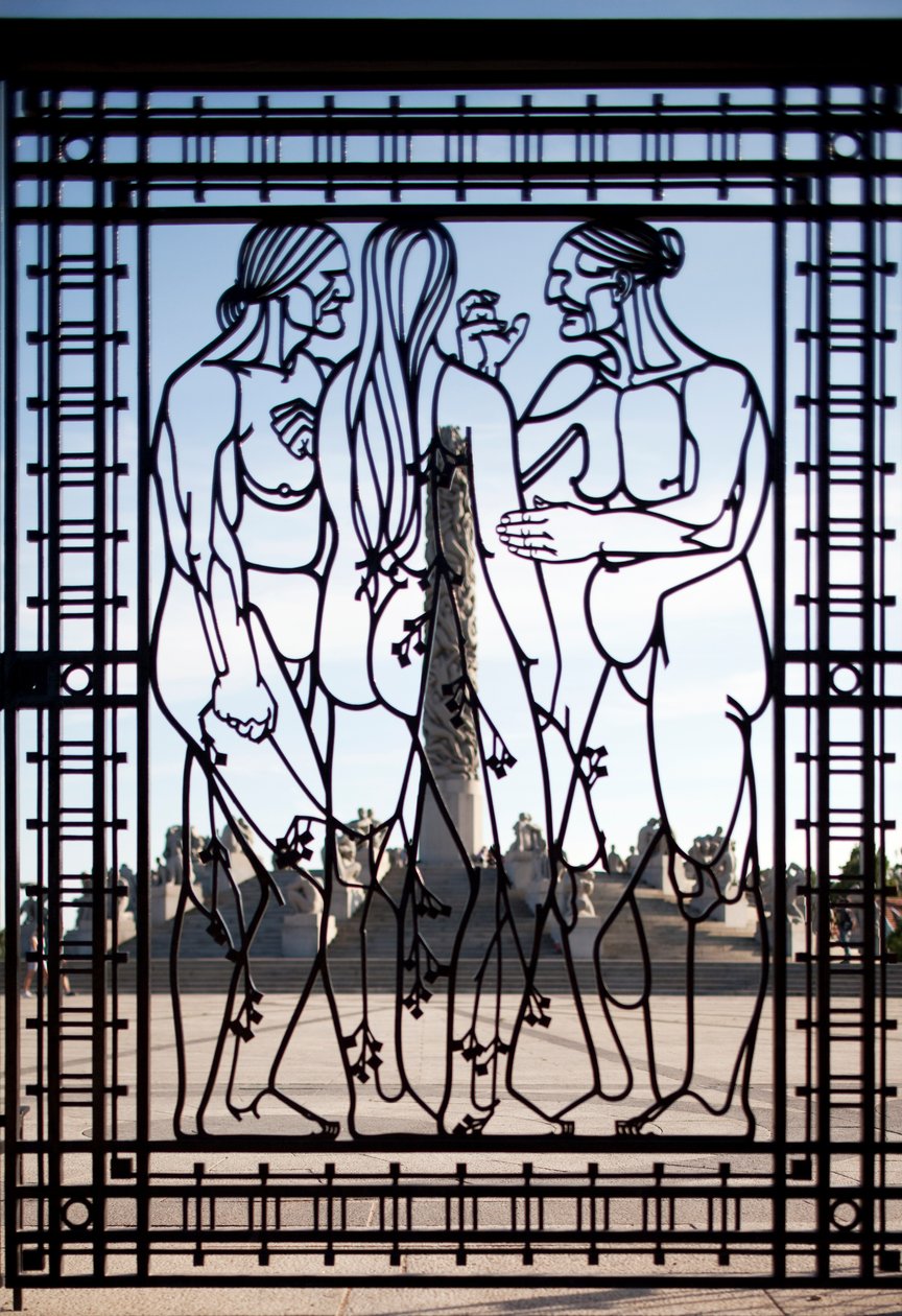 Heykel Parkı Giriş Kapısı, üç kadın (demir) by Gustav Vigeland