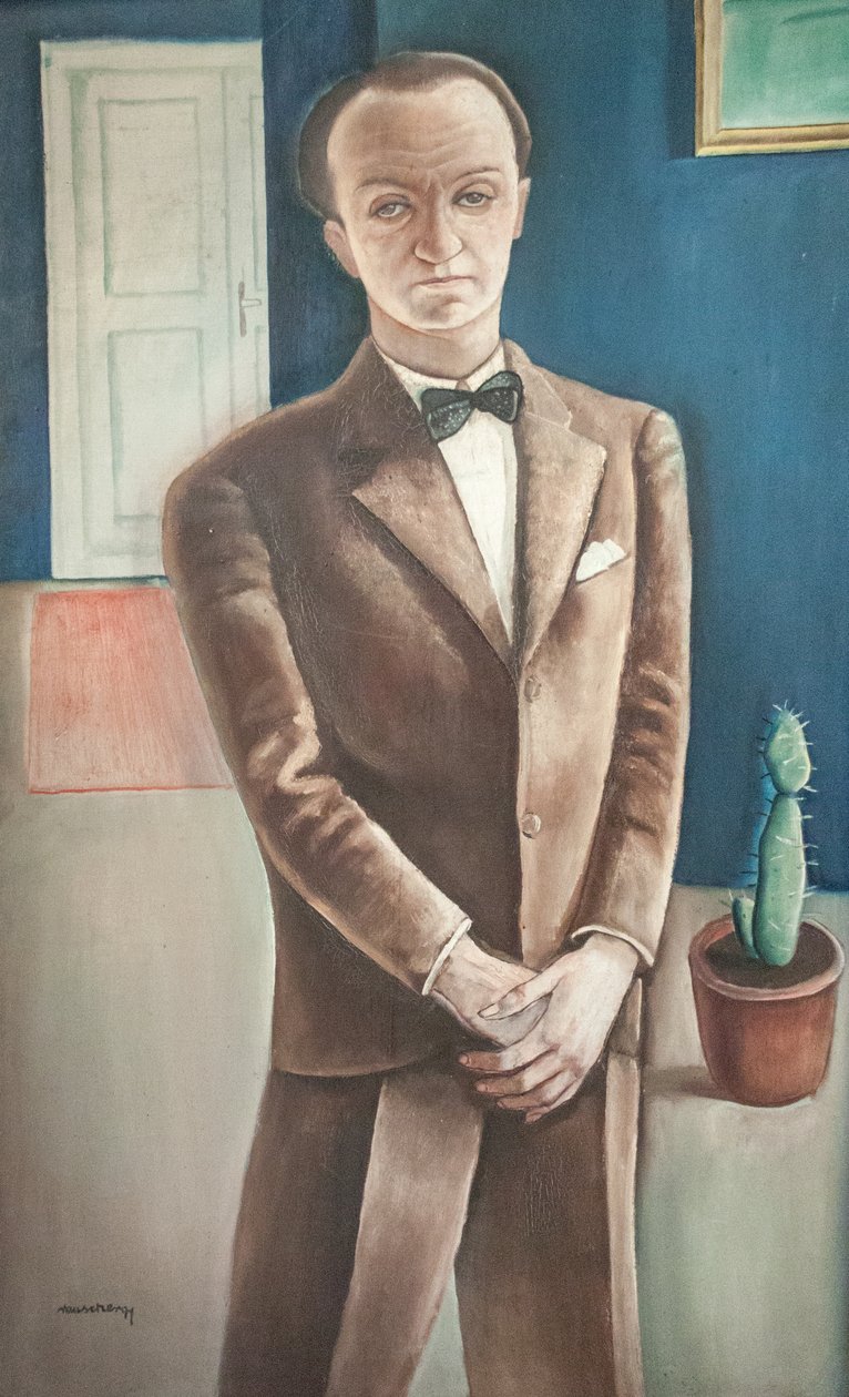  Oltonyos ferfi kaktusszalnEnglish: Man_in_suit_with_cactusn by Gyorgy Rauscher