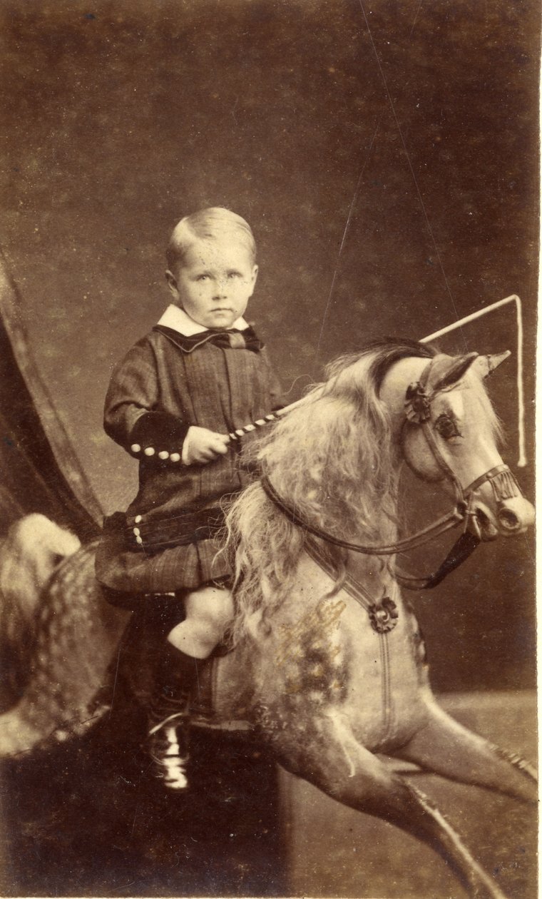 Sallanan at üzerinde kırbaçlı genç çocuk, 1870
