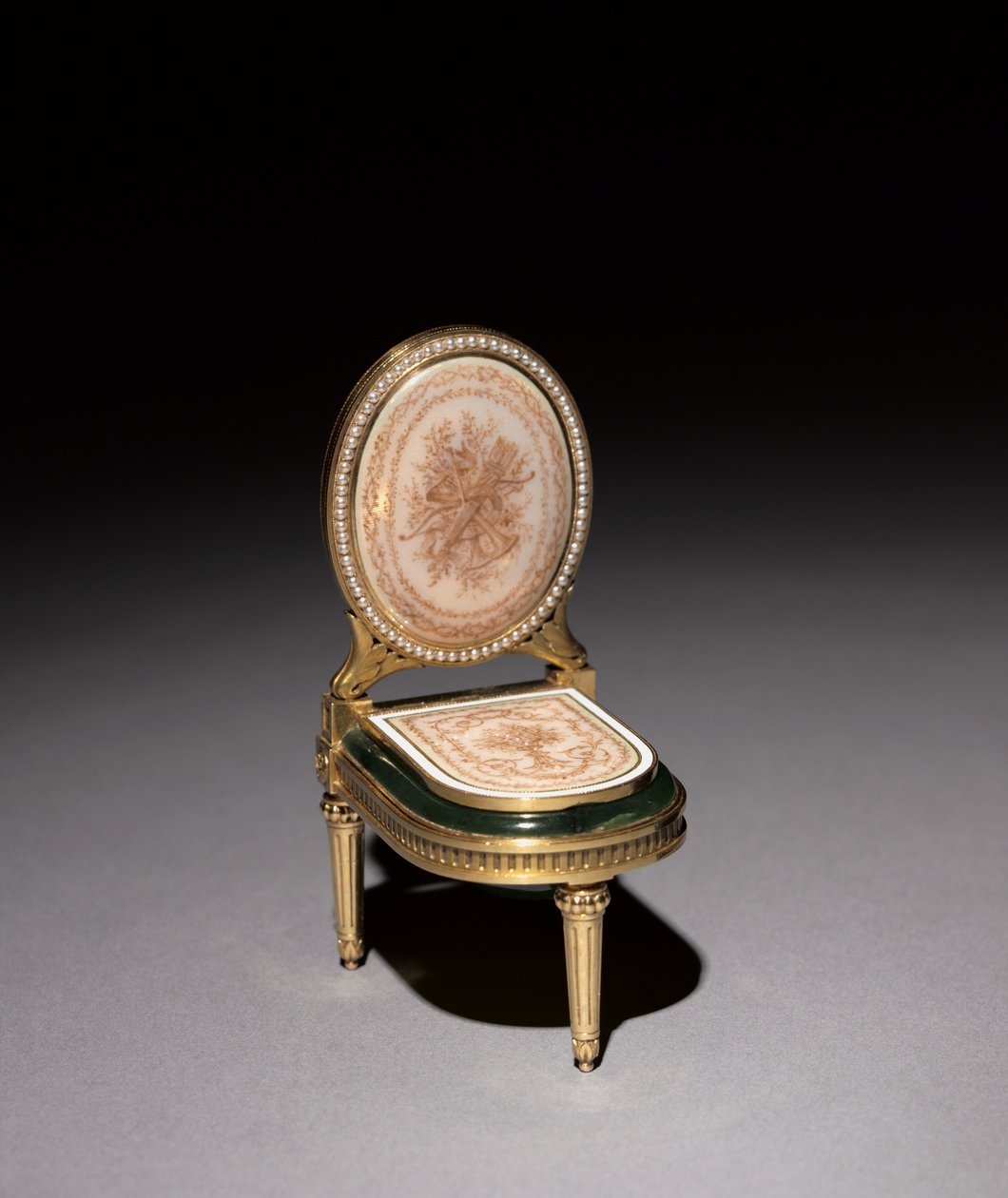 Minyatür Bide, Peter Carl Fabergé firması by Henrik Immanuel Wigström