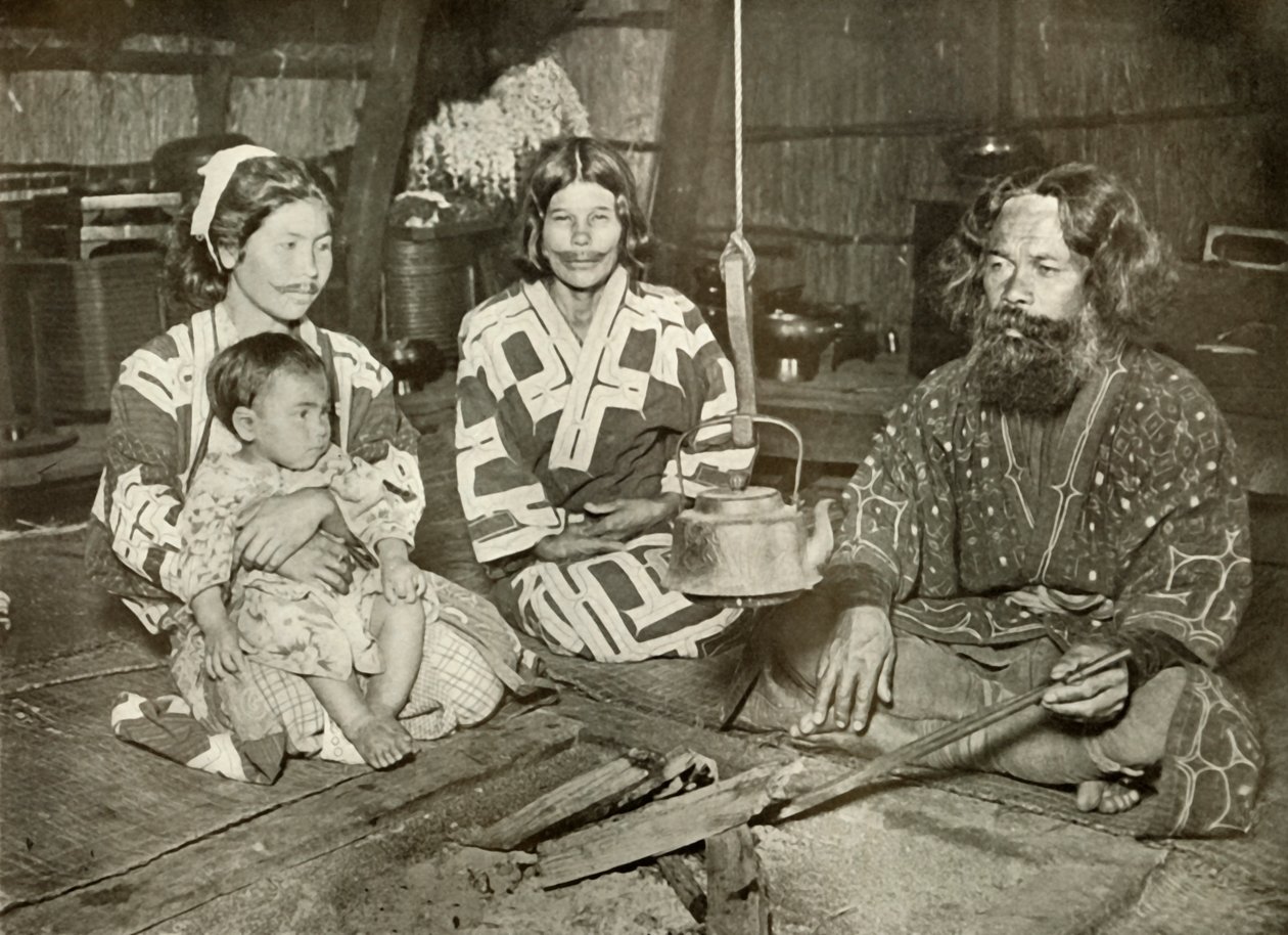 Ainu Erkek ve Kadın Evde, 1910. by Herbert Ponting