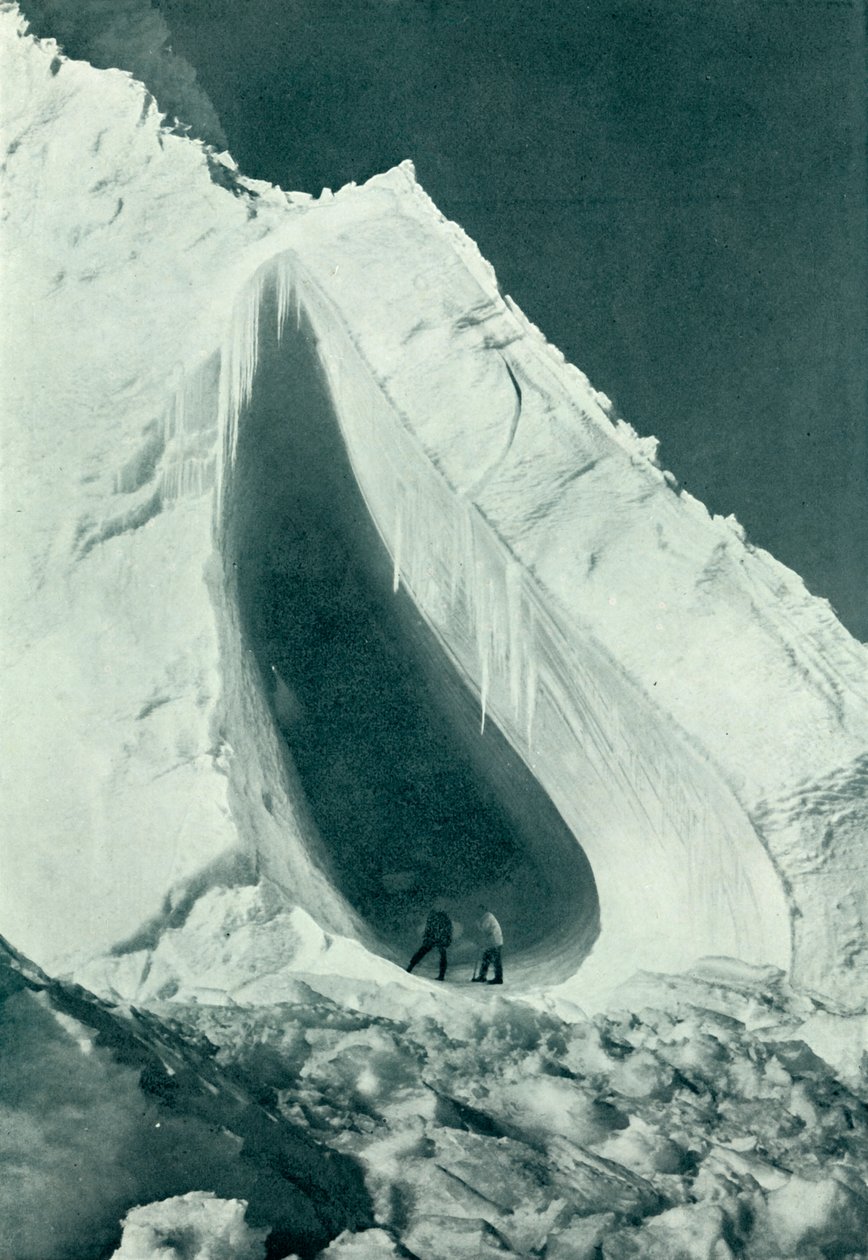 Olmadan Arch Berg, c19101913, 1913 by Herbert Ponting