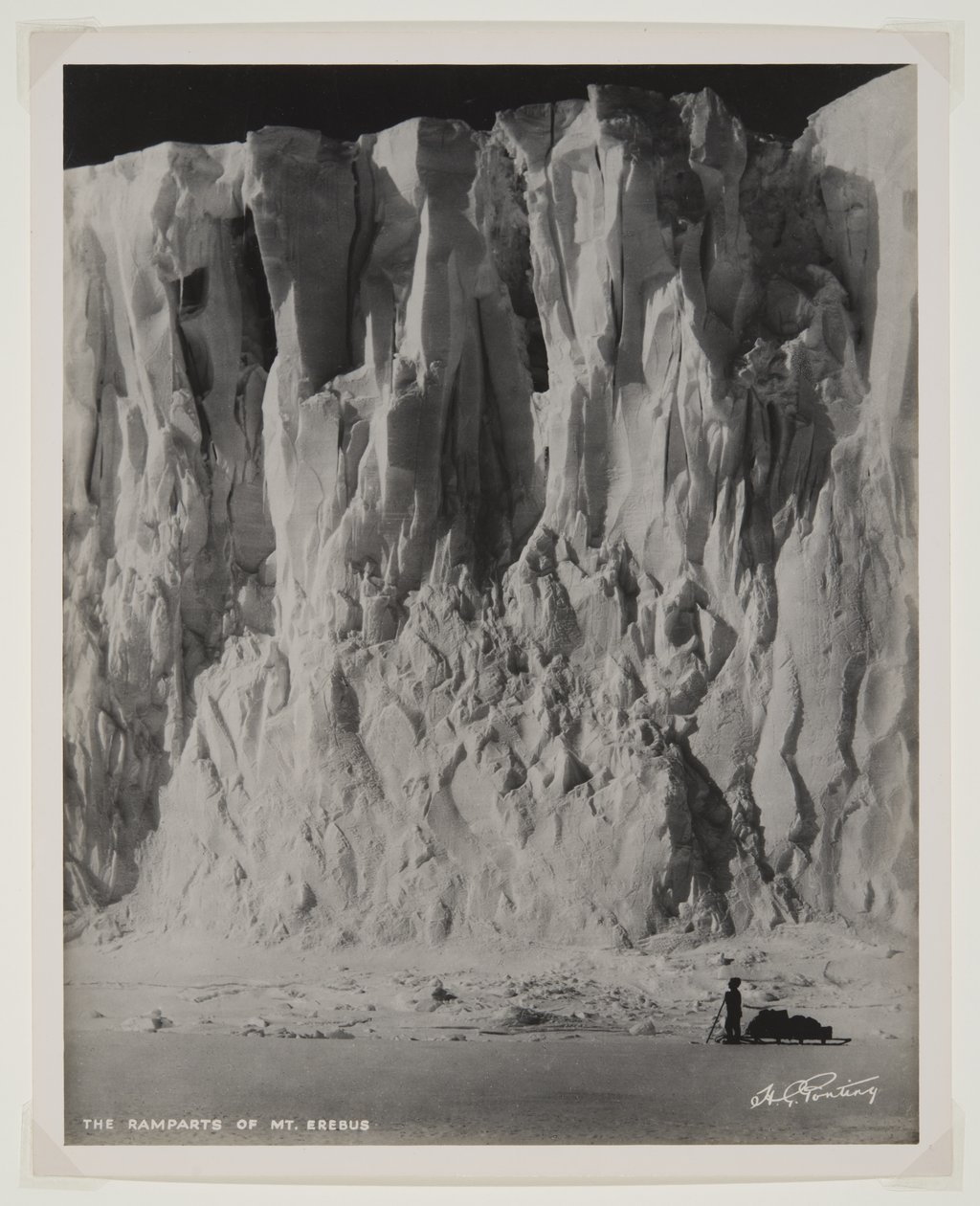 Erebus Dağı Surları, (bromür baskı) by Herbert Ponting