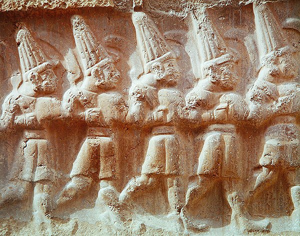 ಸಶಸ್ತ್ರ ದೇವರುಗಳ (ಕಲ್ಲು) ಟರ್ಕಿಯ ಮೆರವಣಿಗೆಯ ವಿವರ by Hittite
