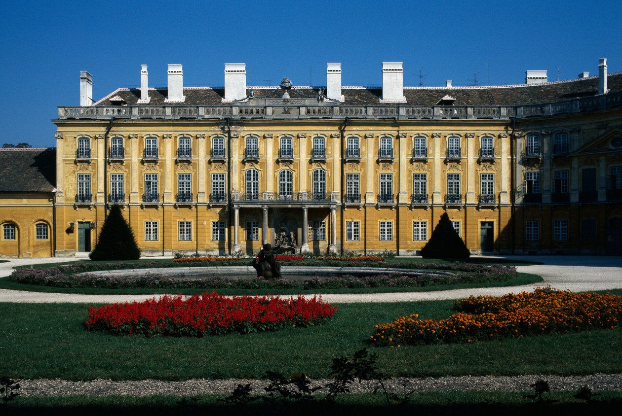 Esterhazy sarayı by Hungarian School