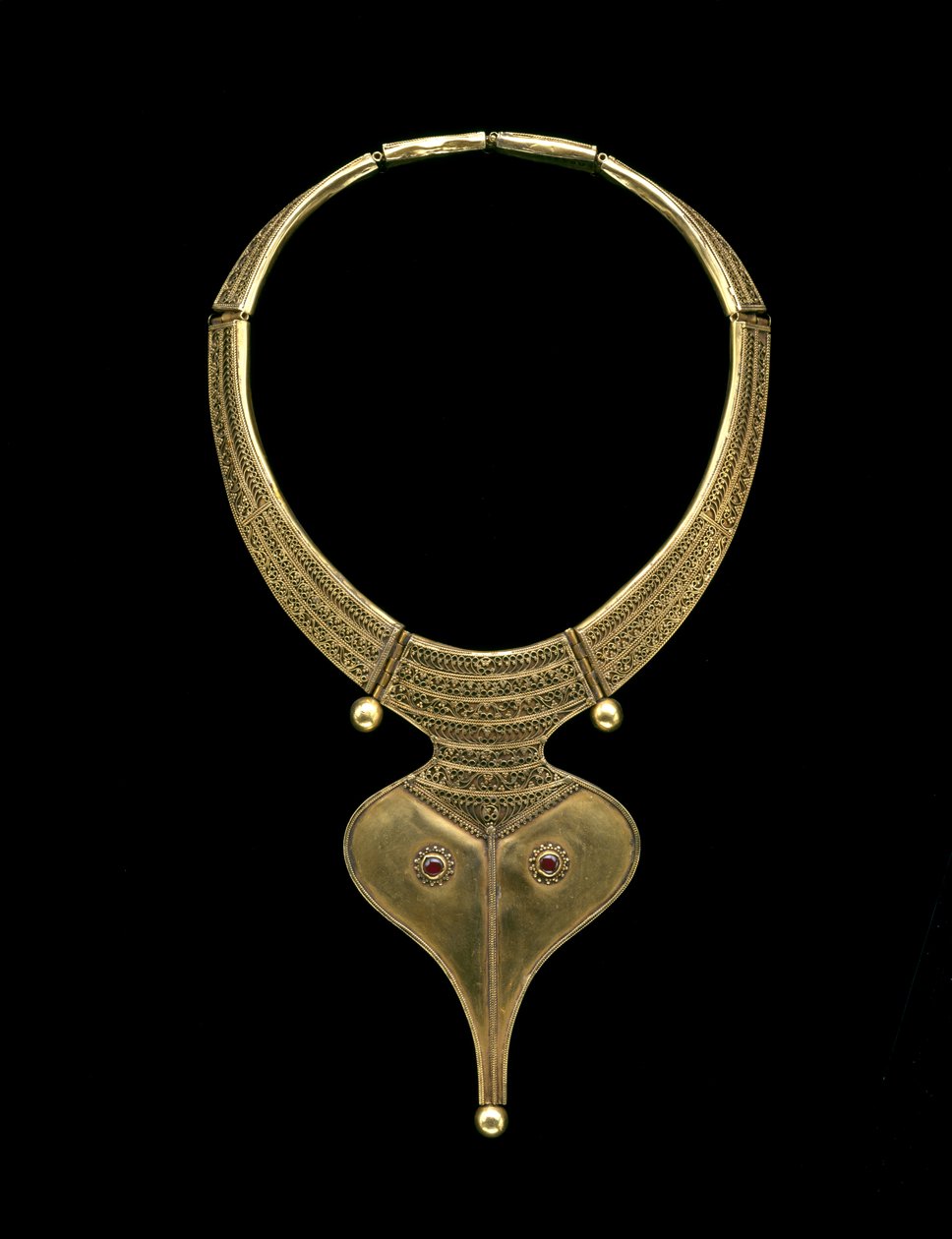Kolye (altın ve kırmızı taşlar) by Indian School