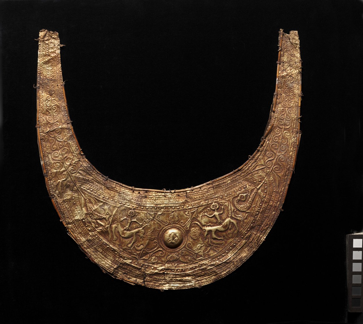 Hilal şeklindeki süsleme (tobelo) by Indonesian School