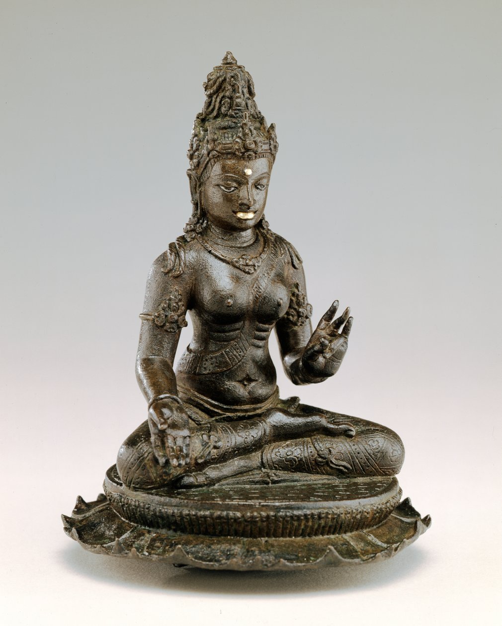 Oturan Tara (bronz, altın ve gümüş) by Indonesian School