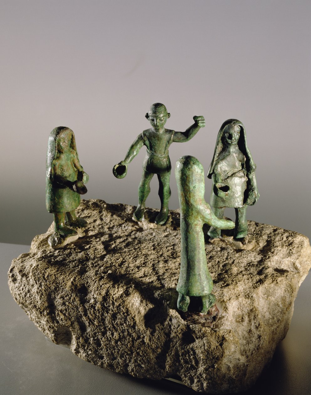 Adak suçluluk tapınağı (bronz) by Iron Age