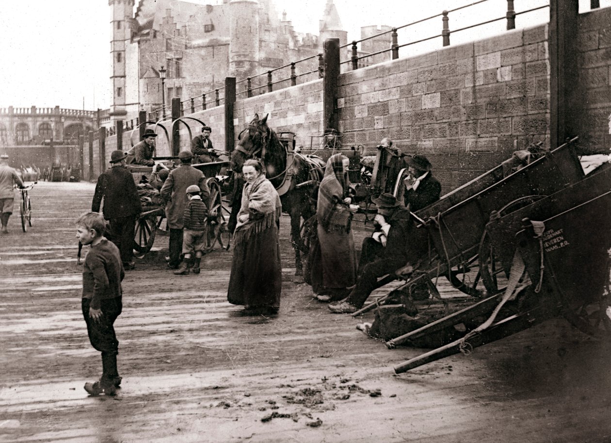Sokak sahnesi, Anvers, 1898. by James Batkin
