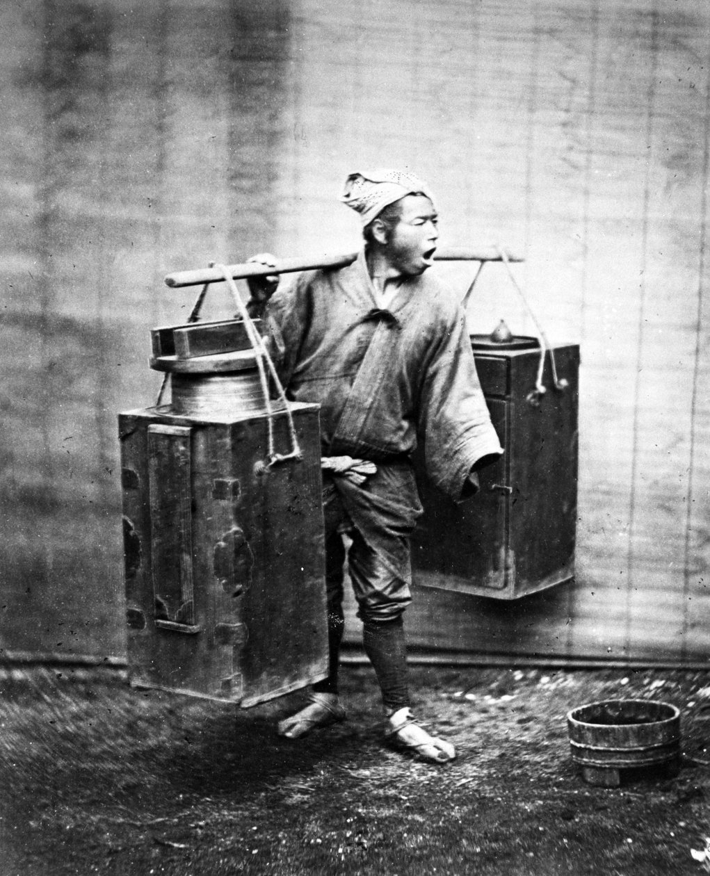 Japon Su Taşıyıcı, c.1860-80 by Japanese Photographer