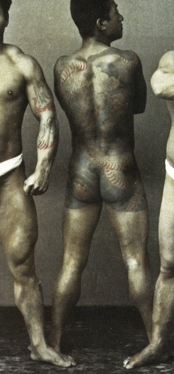 Geleneksel Japon Irezumi dövmeli erkekler, 1880 dolayları (el rengi albümen fotoğrafı) by Japanese Photographer