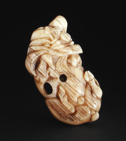 Yatan bir yaban domuzu tasvir eden Netsuke, c. 1750-80 (narwahl boynuzu) (193827 temeli) by Japanese School