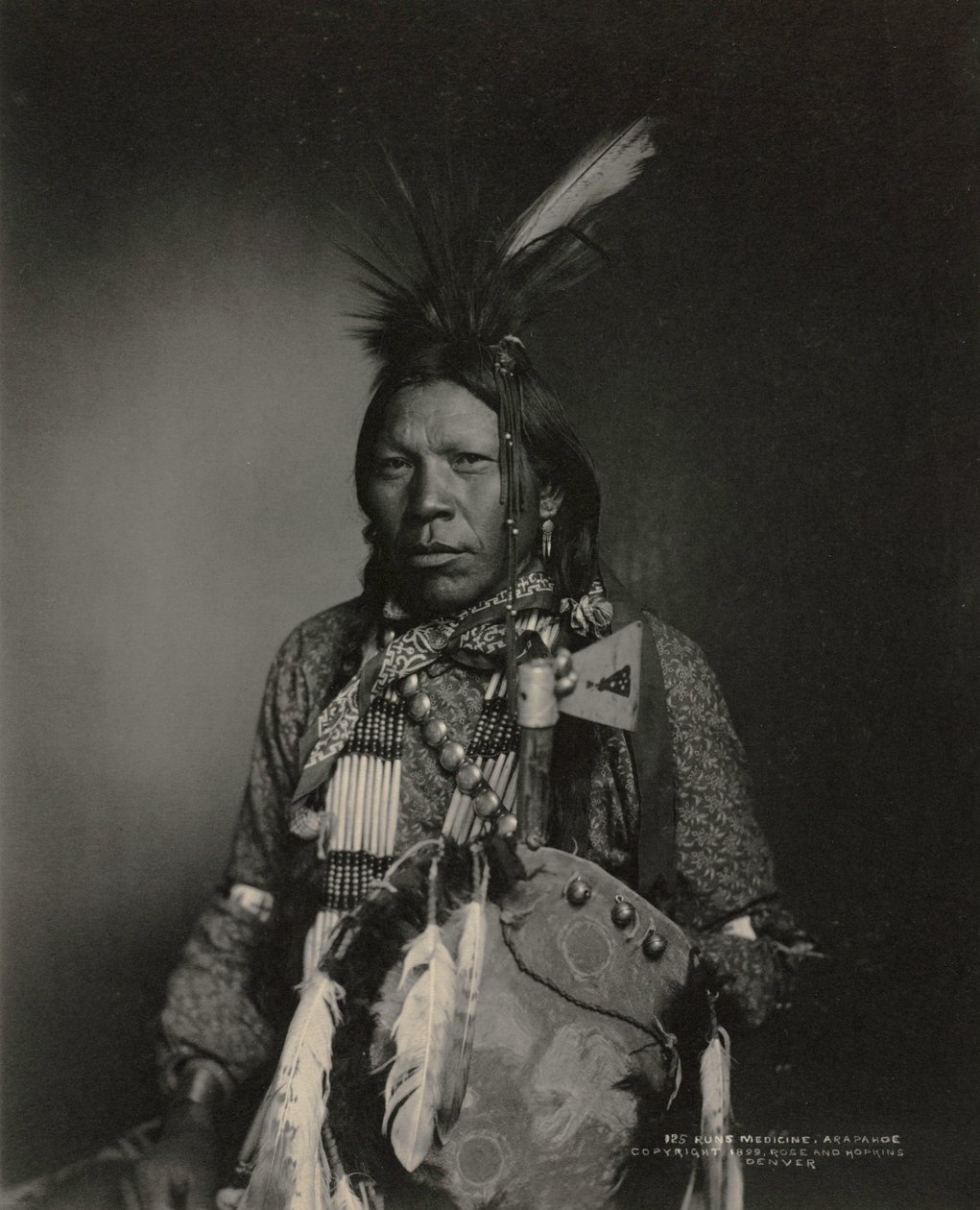 Tıpta çalışıyor, Arapahoe, 1898-1899. by John K. Rose
