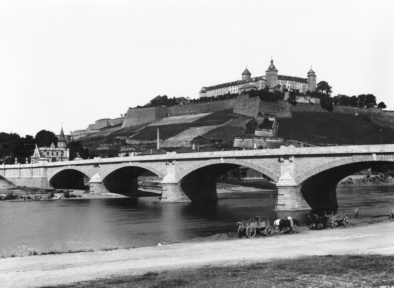Ludwigs Köprüsü'nden görülen Marienberg Kalesi, Wuerzburg, c.1910 by Jousset