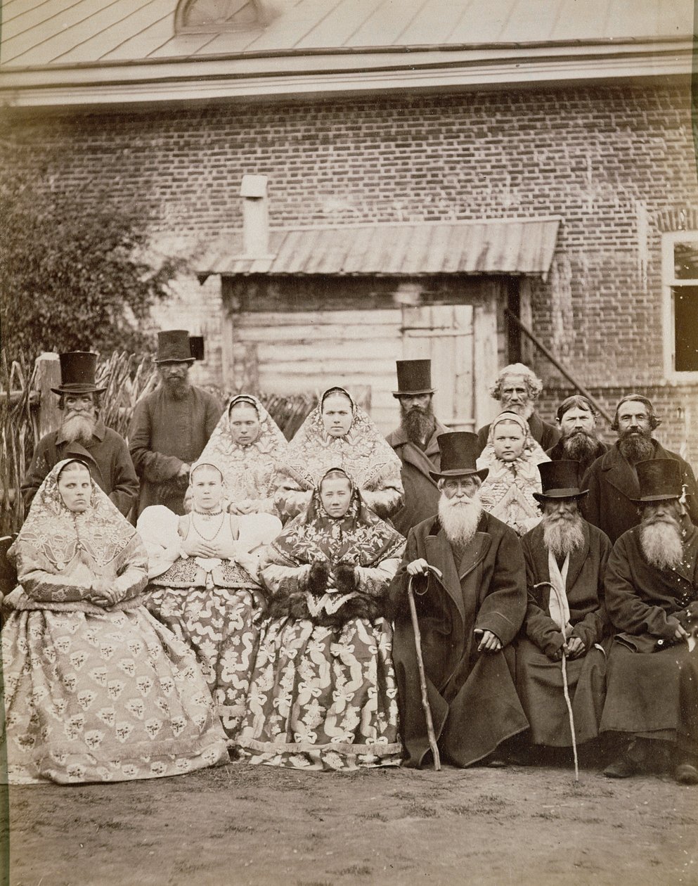 Nijnili aile, Novgorod, 1875 dolayları (albüm baskısı) by Juan Raoult
