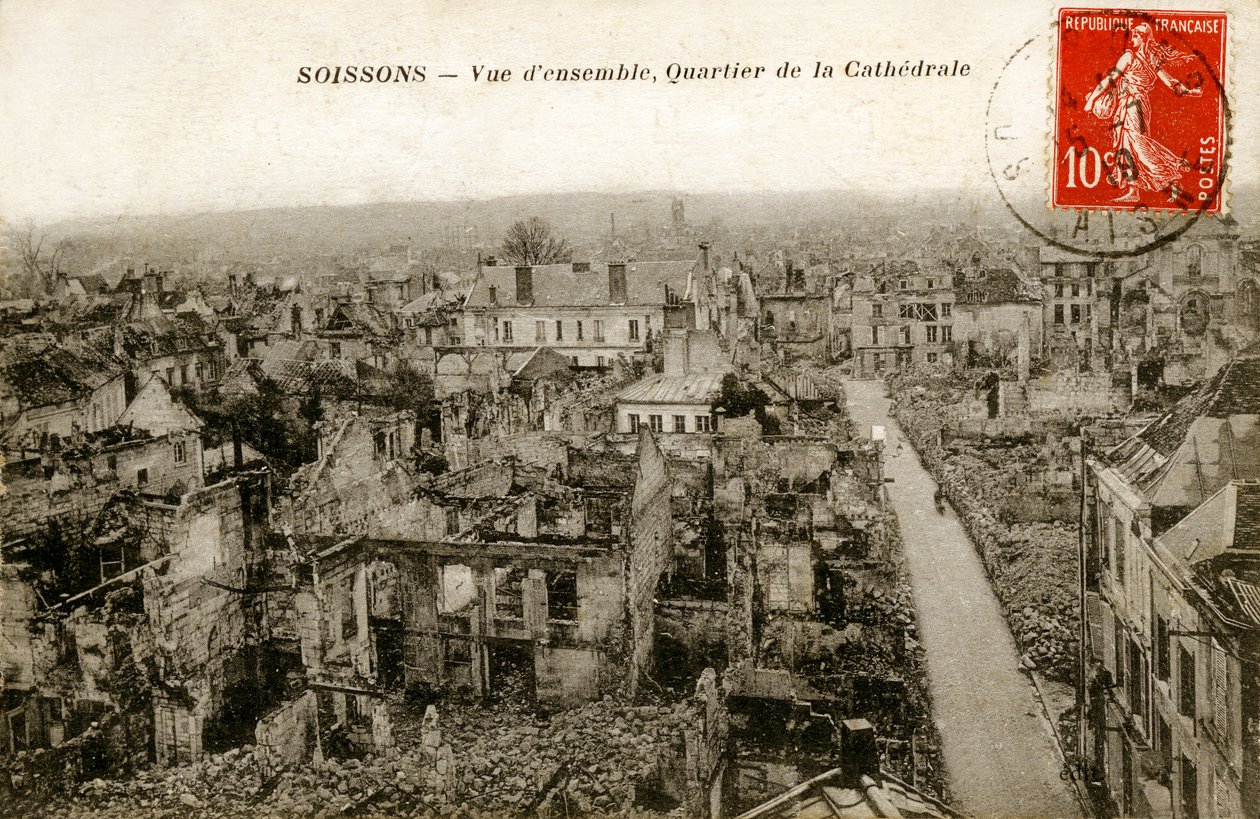 Soissons, harap katedral bölgesinin genel görünümü by Alec Hunter