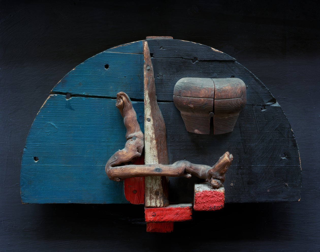 İsimsiz (ahşap yapı) by Kurt Schwitters