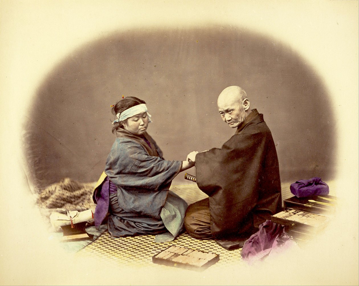 Japon doktor ve hastası, c.1890 (el renginde albümen baskı) by Kusakabe Kimbei