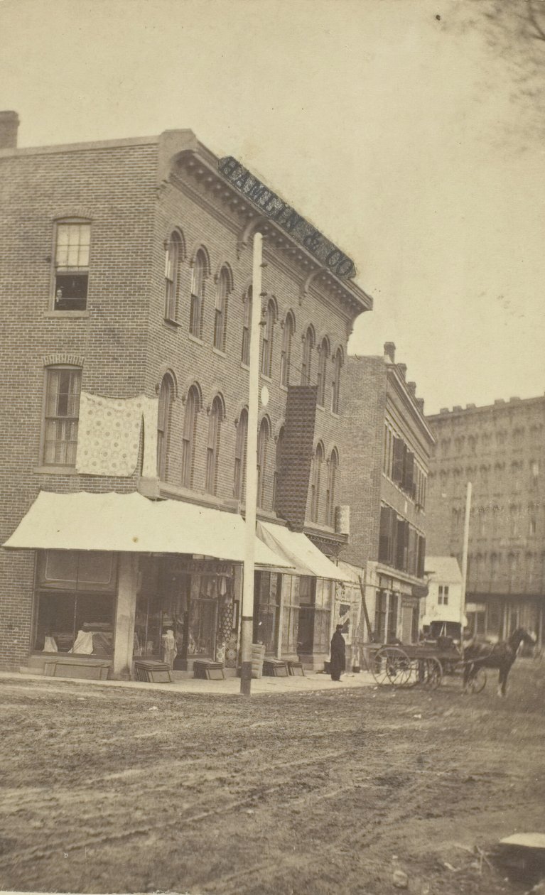 Hamlin & Co. Mağazası, 19. yüzyılın sonlarında. by L. Thompson