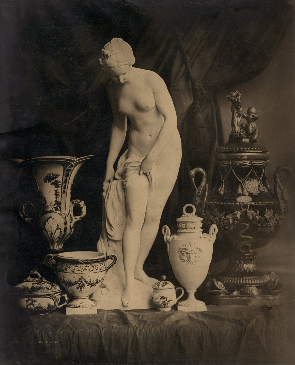 Heykelcikli ve Vazolu Natürmort by Louis Rémy Robert