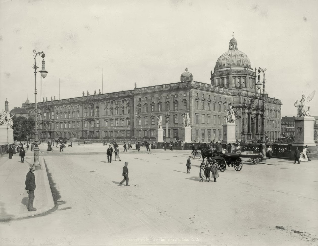 Berlin, şehir sarayı by Lucien Levy