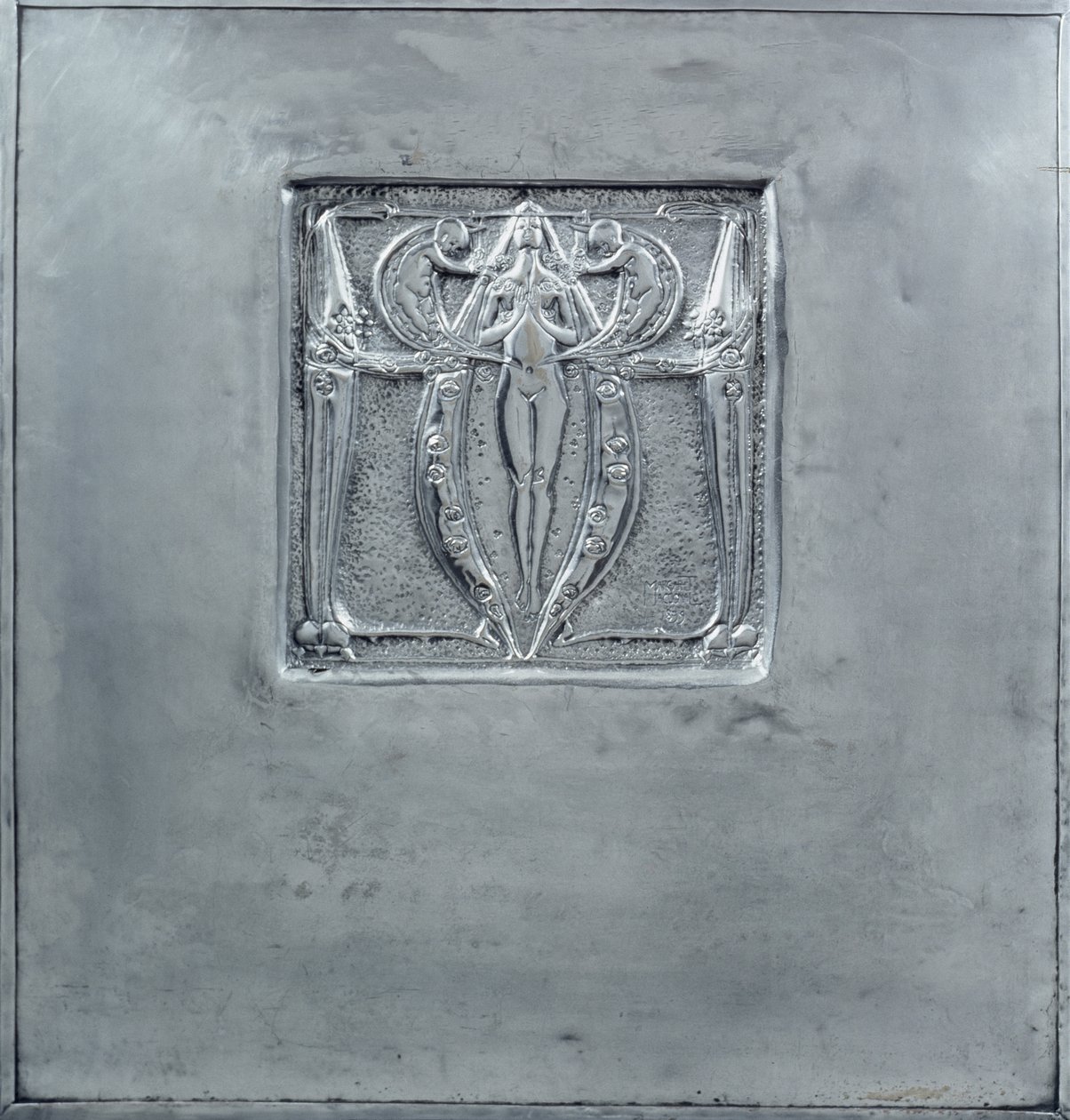 Dövülmüş metalden dekoratif panel, 1898-99 by Margaret MacDonald Mackintosh