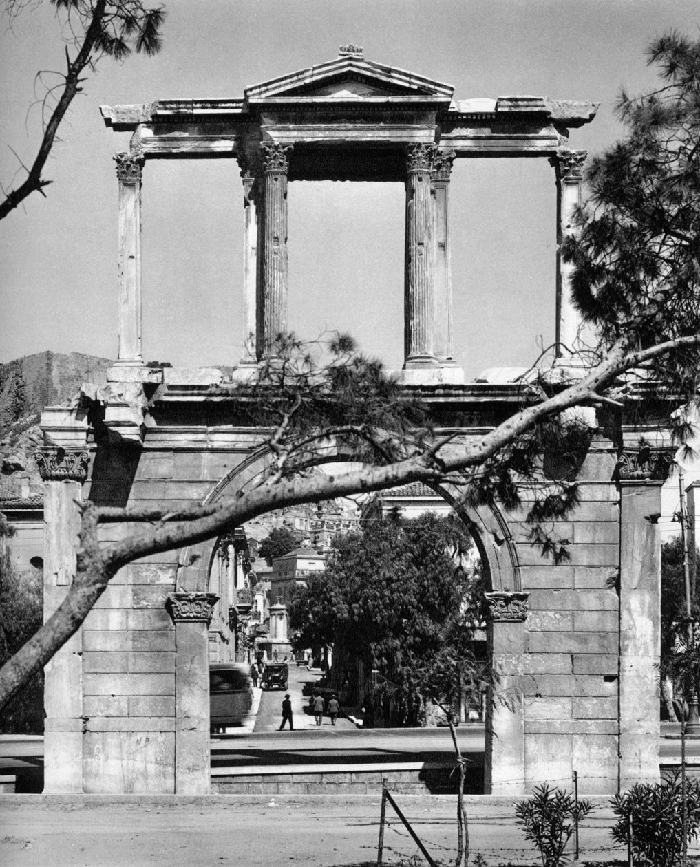 Hadrian Kemeri, Atina, 1937. by Martin Hurlimann