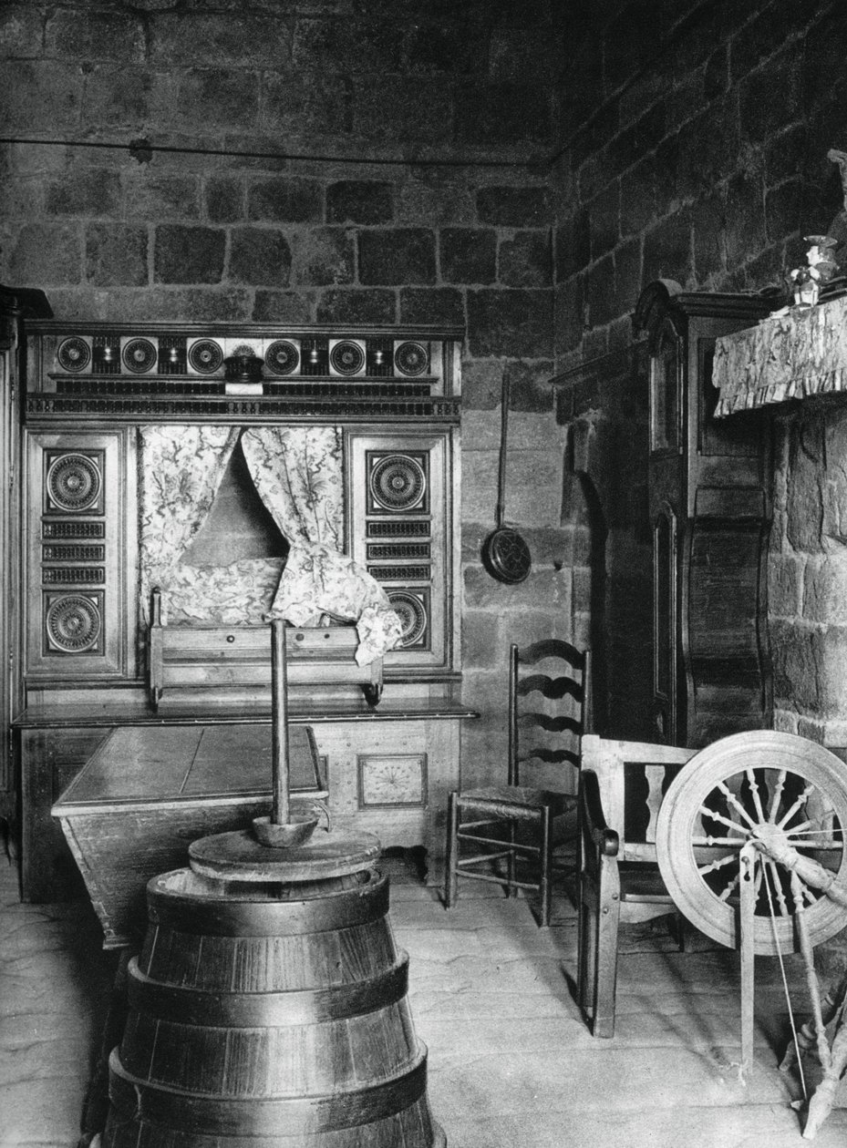 İçişleri, Dinan, Brittany, Fransa, 1937. by Martin Hurlimann