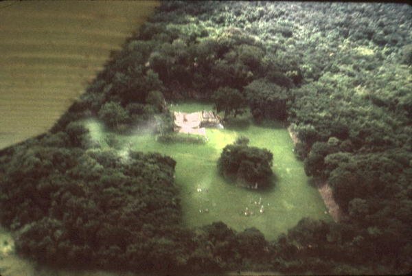 ಪ್ಲಾಜಾ ಟರ್ಕ್‌ನಲ್ಲಿ ಬಾಲ್‌ಕೋರ್ಟ್ ಮತ್ತು ಸ್ಟೆಲೆ by Mayan
